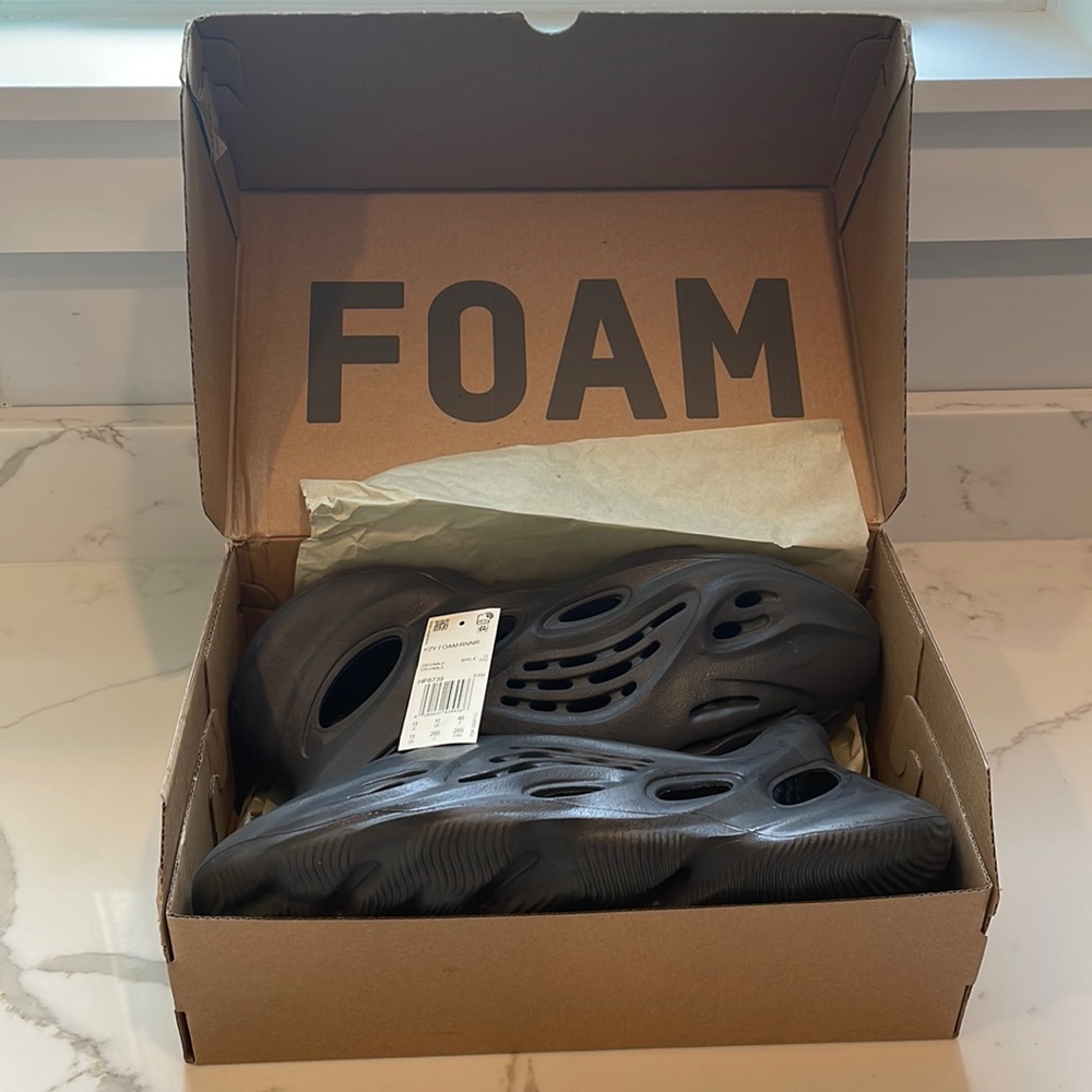 Yeezy Foam RNR “Onyx” size 11 NWT and box